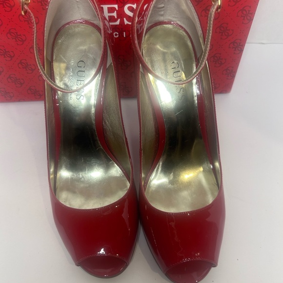 Sexy GUESS ankle strap RED patent heels - Picture 2 of 14